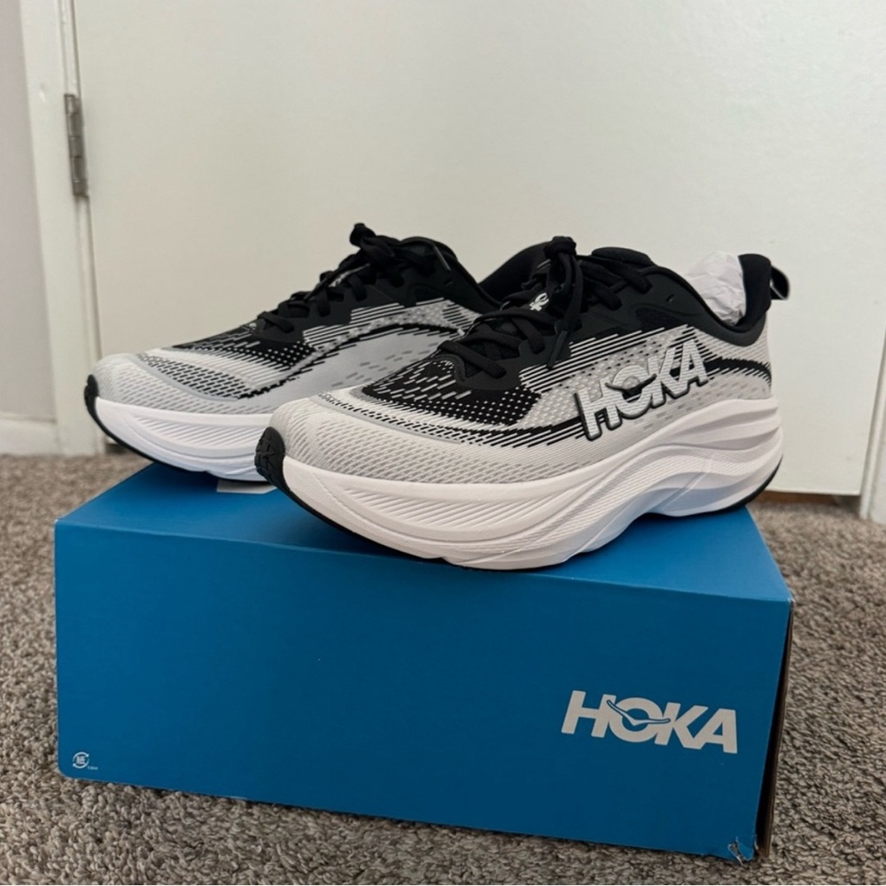 HOKA skyflow size 10 women’s